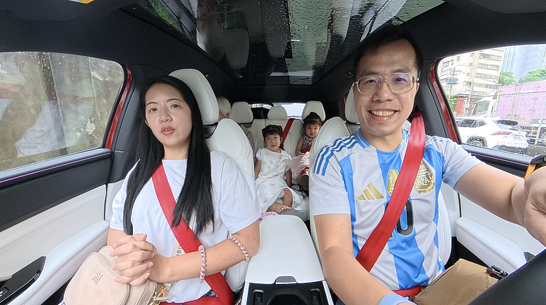 帶雙寶長途考驗！BRIA Pioneer 雙馬達 482公里梅雨季大雨電耗分享，白內裝真的難顧嗎？