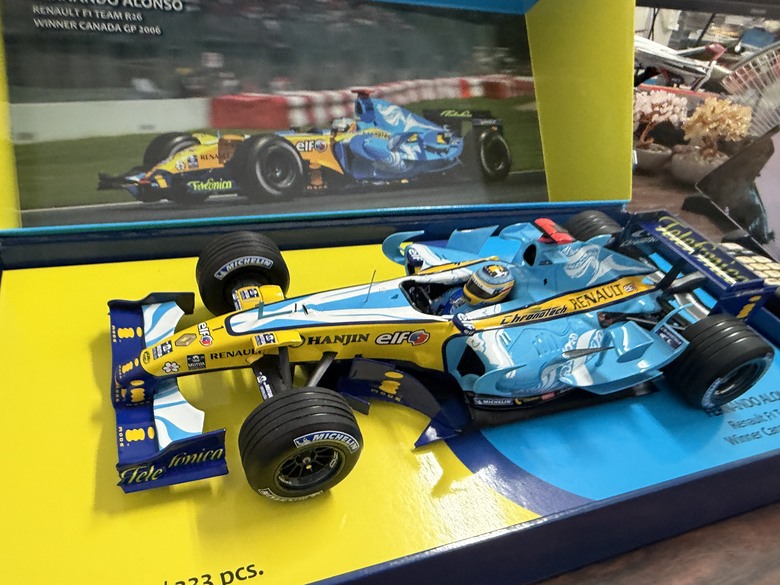 [開箱]F1 1/18 RENAULT R26 FERNANDO ALONSO 2006 CANADA GP