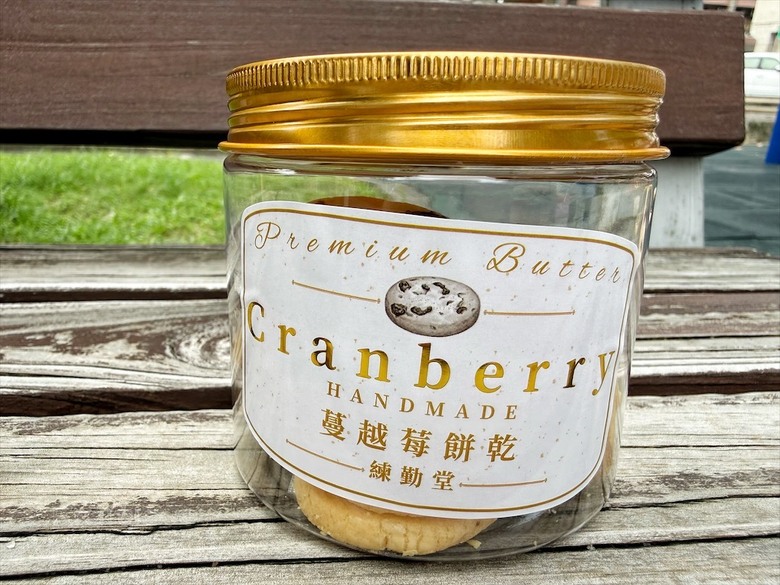 招牌裸蛋糕，特色太陽餅和創新檸檬蛋糕伴手禮禮盒，還有多款寶盒蛋糕、手工餅乾