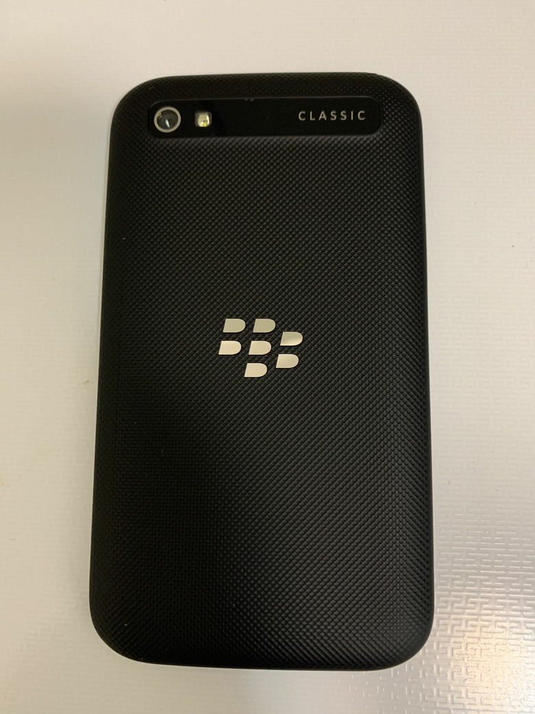 BlackBerry Classic Zinwa Q25 純黑色-石墨黑|黑夜裡點亮世界的經典