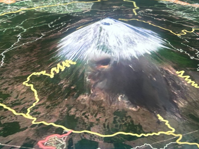 擱一擺雨中挑戰日本之顛-富士山
