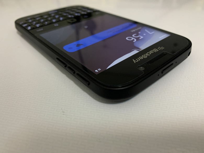 BlackBerry Classic Zinwa Q25 純黑色-石墨黑|黑夜裡點亮世界的經典