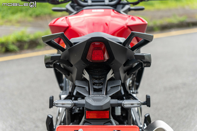 HONDA CB1000 GT 試駕｜不再做選擇，四缸、電懸、運動、舒適我全都要！