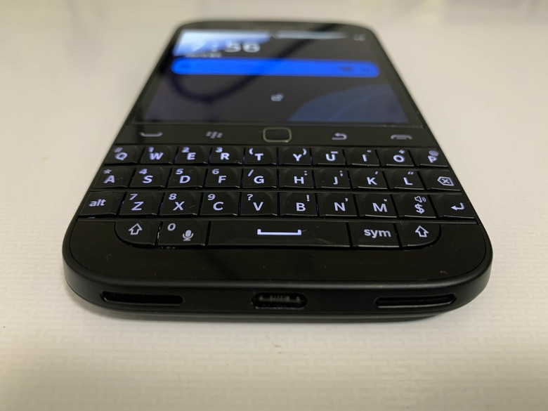 BlackBerry Classic Zinwa Q25 純黑色-石墨黑|黑夜裡點亮世界的經典