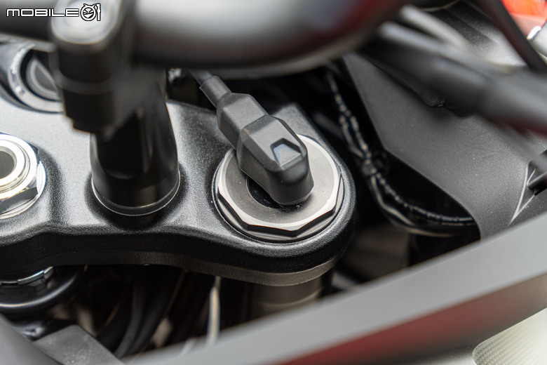 HONDA CB1000 GT 試駕｜不再做選擇，四缸、電懸、運動、舒適我全都要！