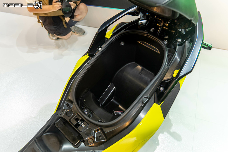 點我看大圖 KYMCO CV-X45 單缸多功能跨界車正式亮相,搭載PTM系統、TFT儀表、定速、加溫握把一次到位!