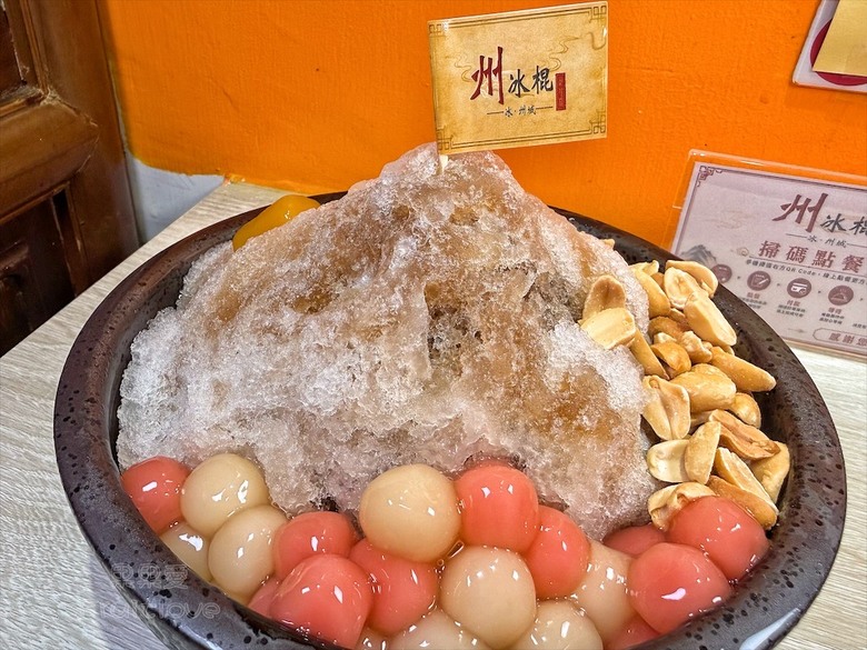 自製三款剉冰糖水，還有懷舊冰袋、飲料、冰棒與古早味滷肉飯