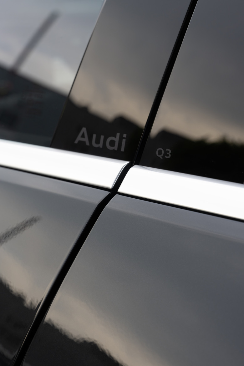 交車分享｜Audi Q3 TFSI quattro 150kW S line｜金屬神迷黑・Mythos Black・0E