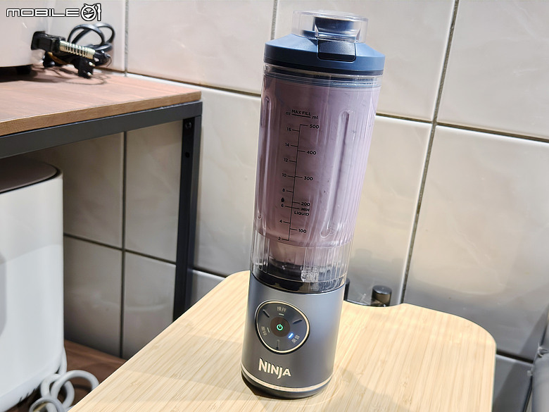 Ninja Blast Max 無線調理機｜650ml 大容量、無線碎冰，果昔走到哪打到哪