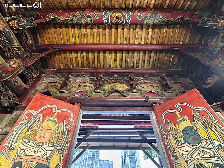 竹北新瓦屋客家文化保存區、采田福地、竹北泉州厝汾陽堂、東平問禮堂、竹北福佑宮(十三伯公)、蓮華寺、附掛美食之一浪拉麵 — 竹北一日雨中散策