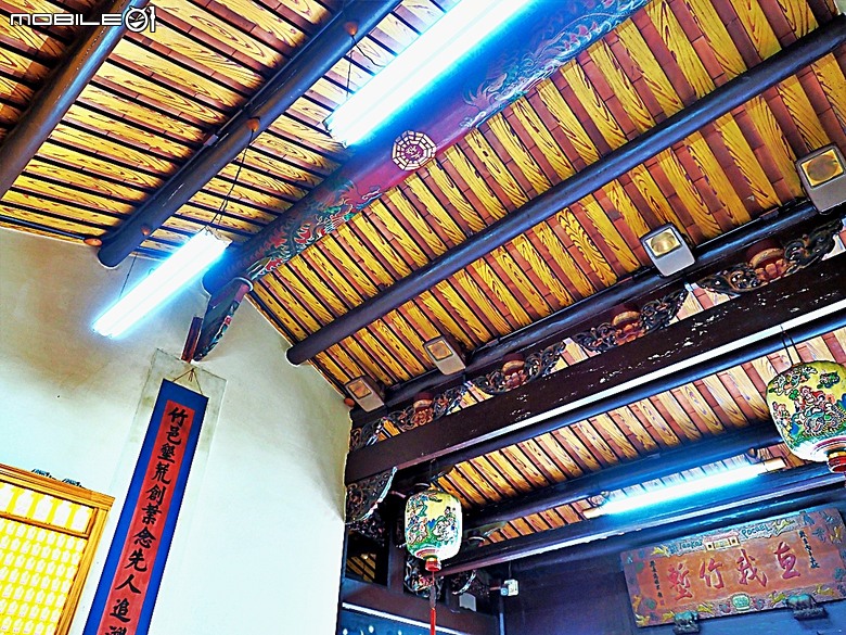 竹北新瓦屋客家文化保存區、采田福地、竹北泉州厝汾陽堂、東平問禮堂、竹北福佑宮(十三伯公)、蓮華寺、附掛美食之一浪拉麵 — 竹北一日雨中散策