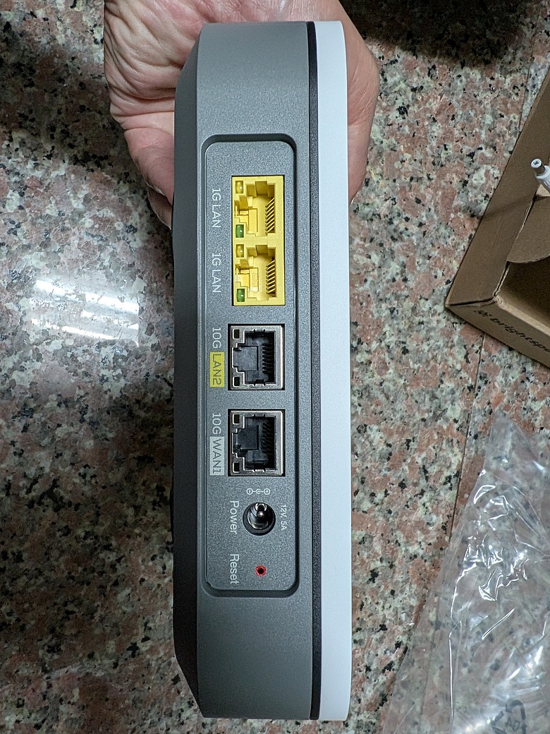 點我看大圖 洋垃圾WIFI7路由XR1710G開箱