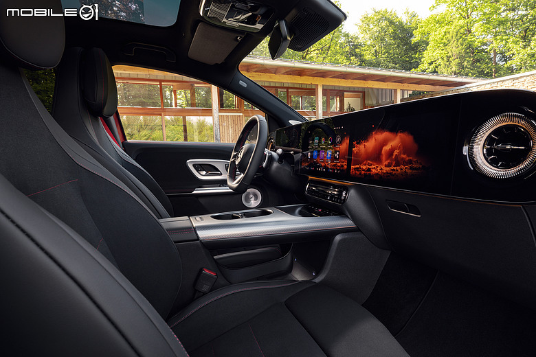 【重點新車】Mercedes-Benz 全新世代 GLA 登場，空間、科技大幅提升，純電續航可達657公里！