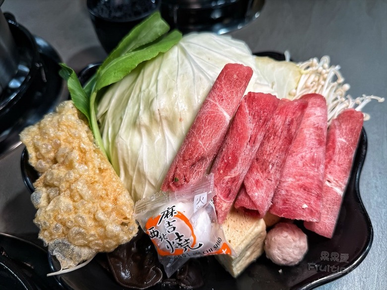 一炒一鍋雙重美味，單人也能品嚐鴛鴦鍋，冰淇淋、飲料、白飯吃到飽