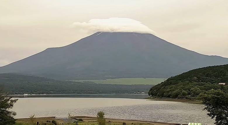 擱一擺雨中挑戰日本之顛-富士山