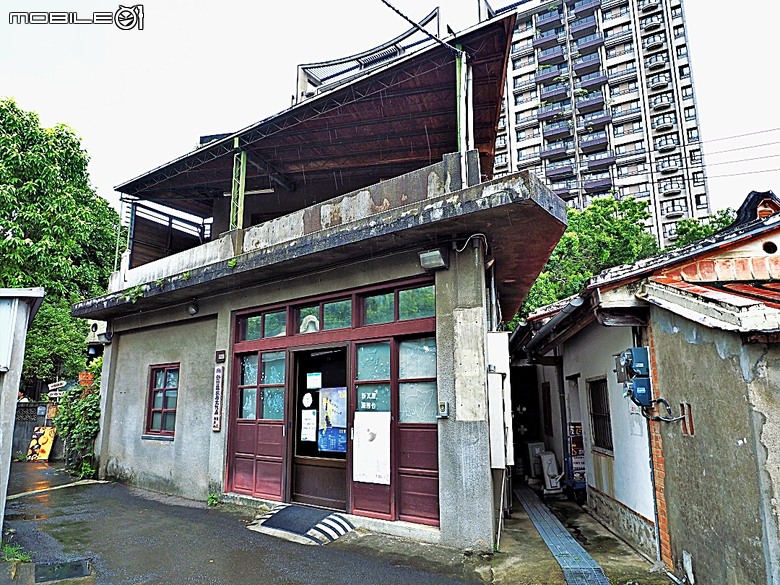竹北新瓦屋客家文化保存區、采田福地、竹北泉州厝汾陽堂、東平問禮堂、竹北福佑宮(十三伯公)、蓮華寺、附掛美食之一浪拉麵 — 竹北一日雨中散策
