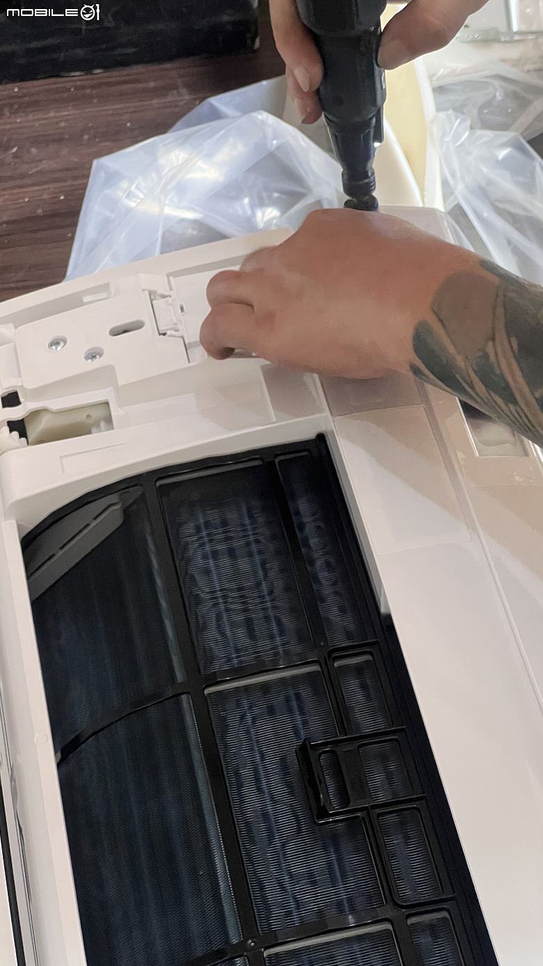 點我看大圖 【施工全紀錄】我家太座為了老鷹換冷氣 國際牌CS-UX36FA2+CU-UX36FHA2 舒服~