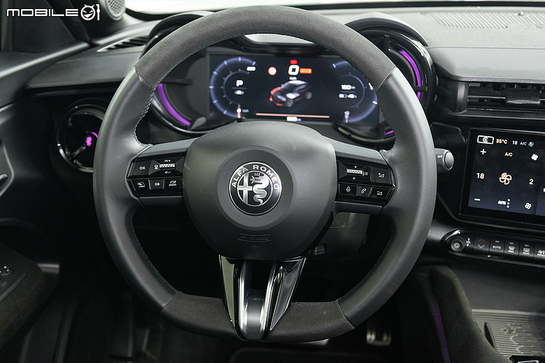 Alfa Romeo Junior Elettrica 試駕｜純電卻有靈活操控，不只帥還很快！