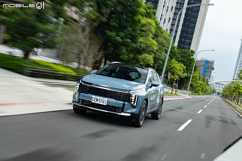 油電車的日韓對決|Toyota RAV4、Kia Sportage 雙車評測以及百公里油耗測試!