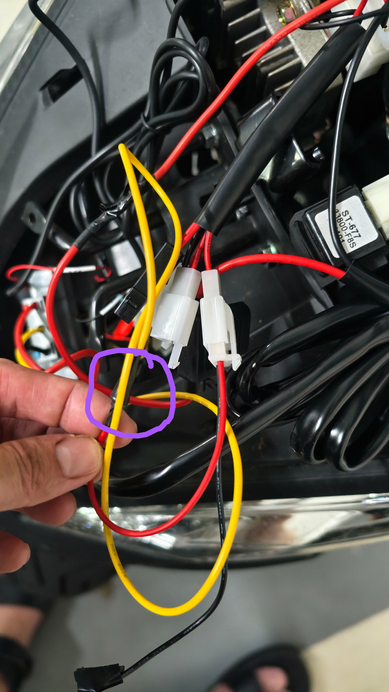 DIY 4k(偽)機車行車紀錄器+car play車機+usb充電器安裝