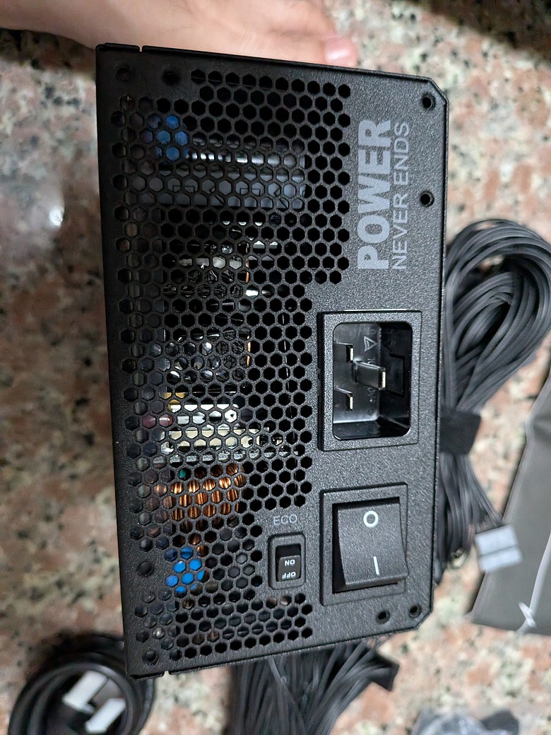 撿撿便宜陸板的全漢 MEGA TI 1350W