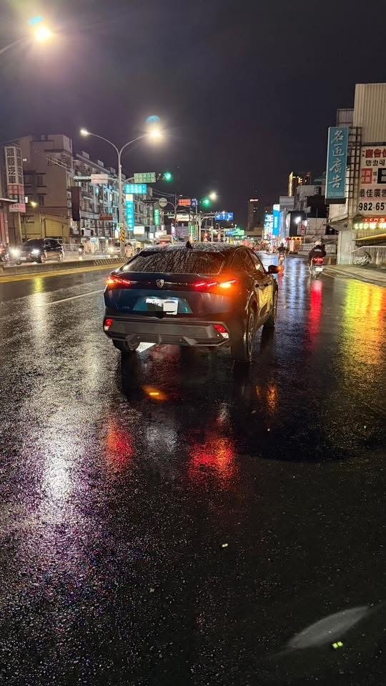 peugeot 408 關箱文