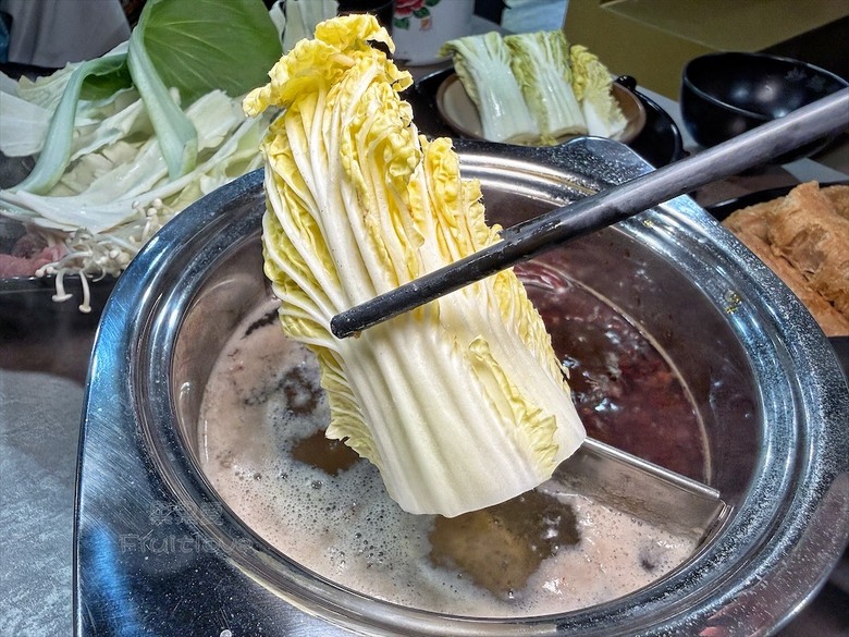 一炒一鍋雙重美味，單人也能品嚐鴛鴦鍋，冰淇淋、飲料、白飯吃到飽