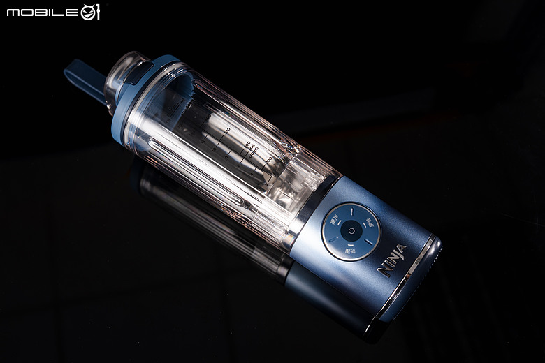 Ninja Blast Max 無線調理機｜650ml 大容量、無線碎冰，果昔走到哪打到哪