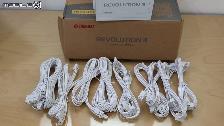 點我看大圖 ENERMAX 保銳 REVOLUTION III 性價比金靜冰核白化版