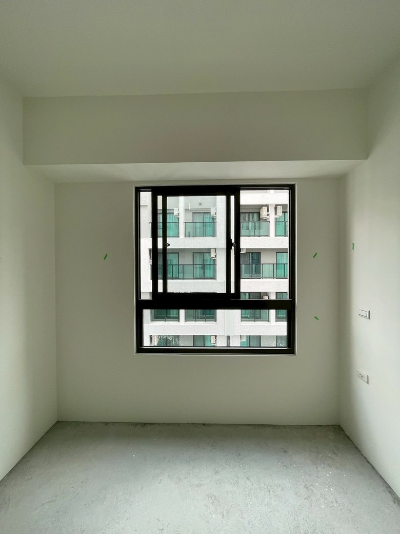 【開箱】台南室內設計|書房深綠地坪|日式工業風耐看|深灰藝術漆當背景,公仔全跳出來!