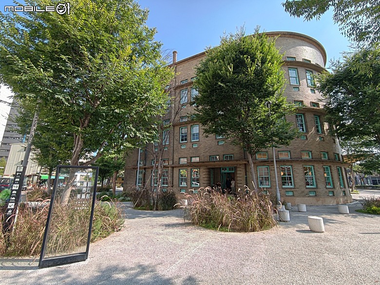 嘉義市立美術館、嘉義文化創意產業園區、嘉義城隍廟、嘉義市郵便局、文化路夜市，外掛美味可口的林聰明沙鍋魚頭、還有繁花似錦的臺南白河蓮花公園 — 2026 端午連假次日遊