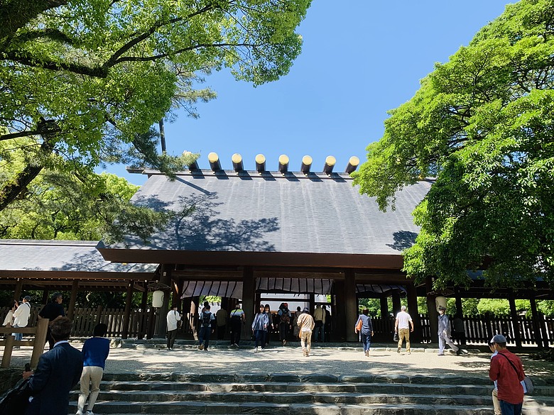 ＜日本＞2024～有個誤會但覺得照片很美的「名古屋一日遊」：東京外星人快閃店、大須觀音、名古屋城(？）、熱田神宮