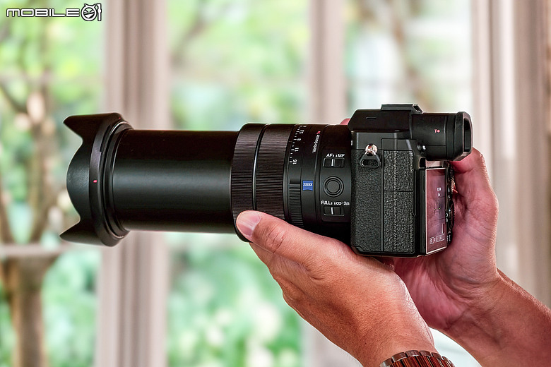 Sony Cyber-shot DSC-RX10M5 評測報告|注入 α 靈魂、一機走天下的長焦怪獸!
