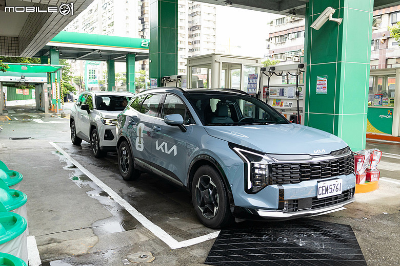 油電車的日韓對決|Toyota RAV4、Kia Sportage 雙車評測以及百公里油耗測試!