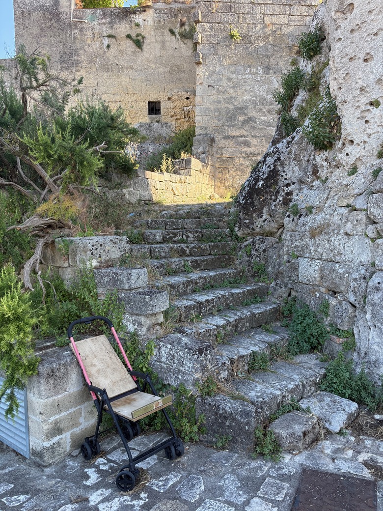 點我看大圖 意大利🇮🇹Bari巴里港之旅第一天,到達Matera馬泰拉古城