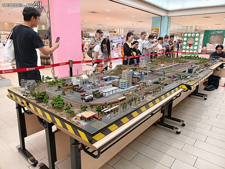 2026年懷舊鐵道場景模型展 in SOGO天母店，附掛吃吃喝喝之 魚君 さかなくん 天母SOGO店之週三鮭魚迴游日半價活動