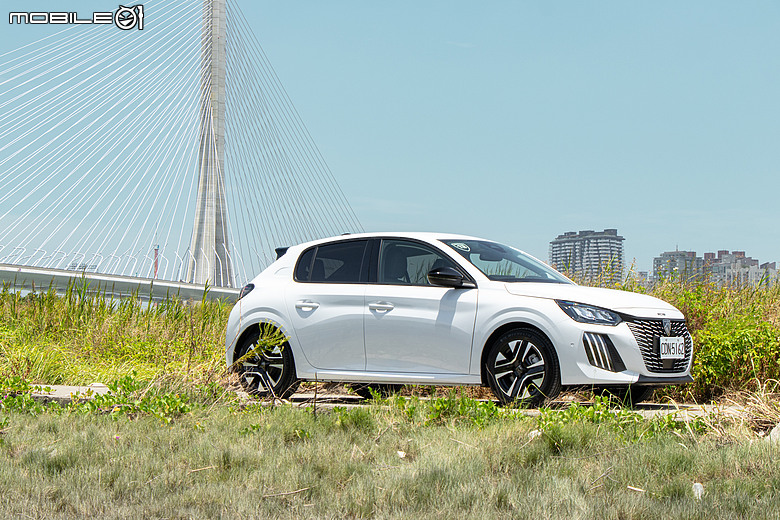 Peugeot 208 小改款試駕|不只賣浪漫情懷,更要用豐富內涵留住你的愛!