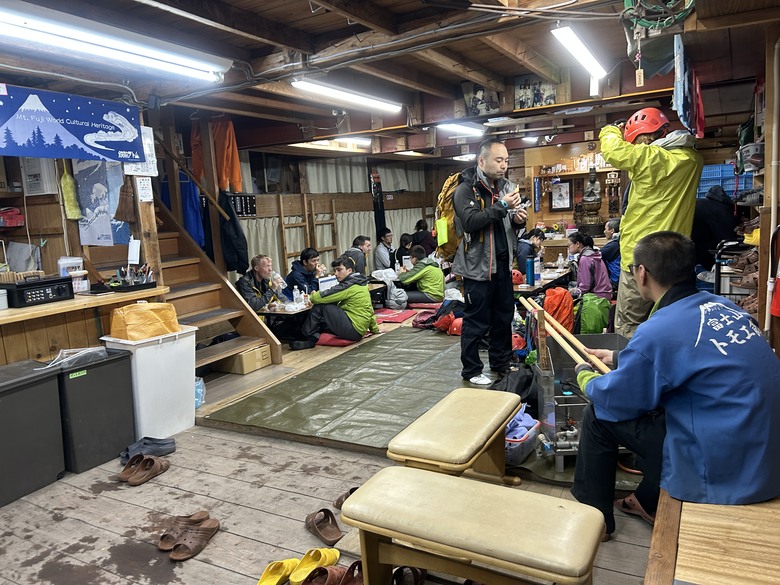擱一擺雨中完登日本之顛-富士山