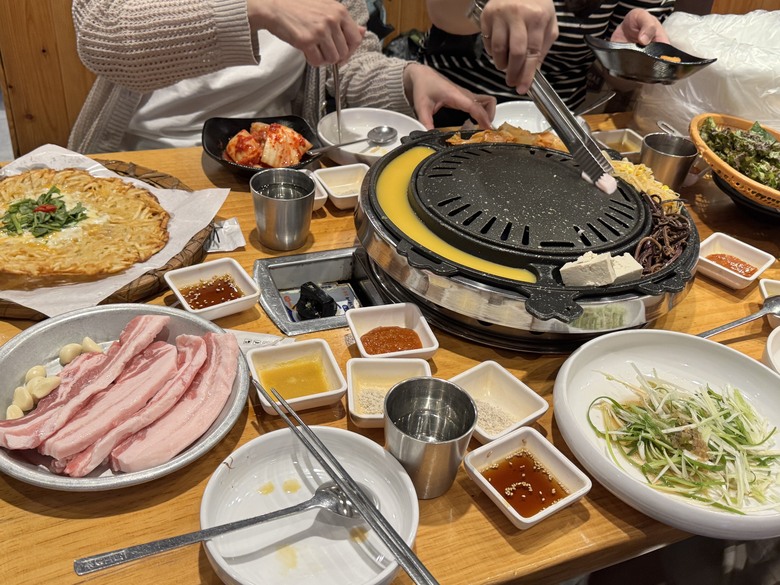 暑假開始吃吃吃的韓國首爾行 - 前篇 - 首爾樂天飯店 / 明洞燒肉BBQ / 倫敦貝果博物館 / Cafe Onion / HAUS NOWHERE / Perment / 奶奶的食譜