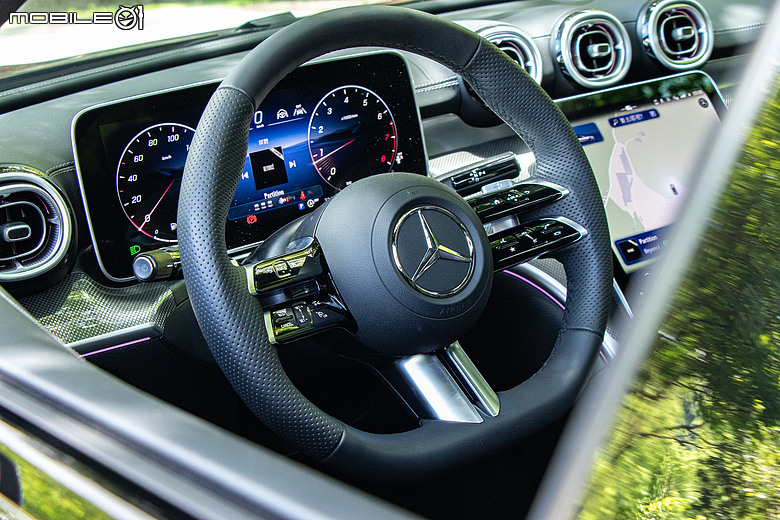 Mercedes-Benz C 300 星耀版試駕|標配後輪轉向+電子懸吊=後驅房車的靈魂特效藥!