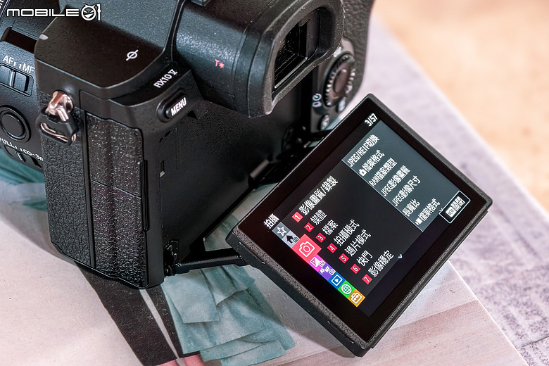 Sony Cyber-shot DSC-RX10M5 評測報告|注入 α 靈魂、一機走天下的長焦怪獸!