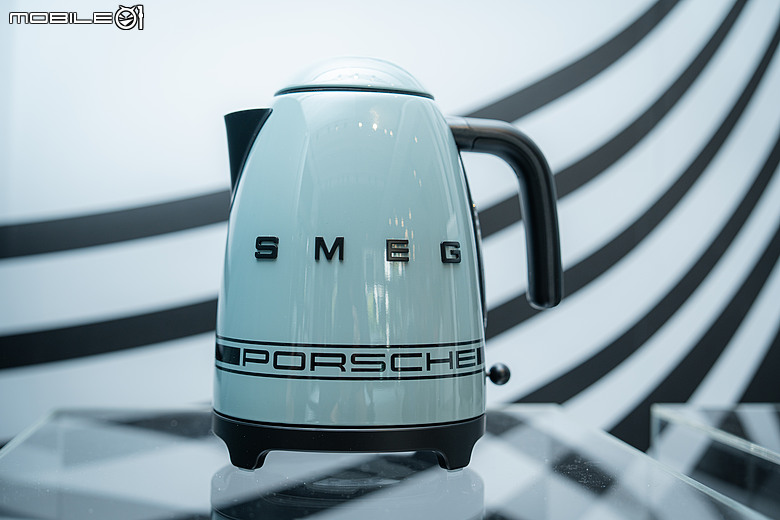 Porsche x SMEG 聯名家電登場！把 917 賽車傳奇搬進廚房，限量冰箱、咖啡機正式登台