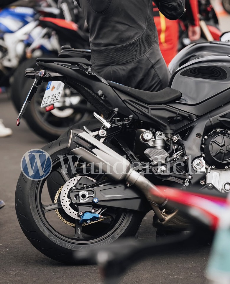 BMW S1000RR大改款測試車首度曝光，承襲Concept RR基因，這也太清楚了吧！?