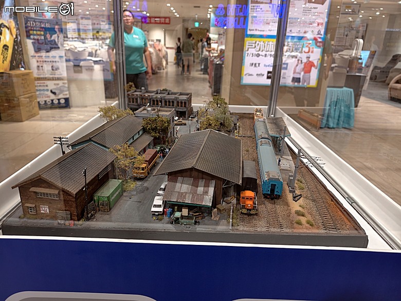 2026年懷舊鐵道場景模型展 in SOGO天母店，附掛吃吃喝喝之 魚君 さかなくん 天母SOGO店之週三鮭魚迴游日半價活動