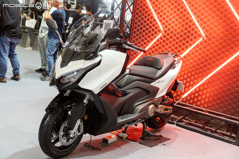 點我看大圖 KYMCO CV-X45 單缸多功能跨界車正式亮相,搭載PTM系統、TFT儀表、定速、加溫握把一次到位!