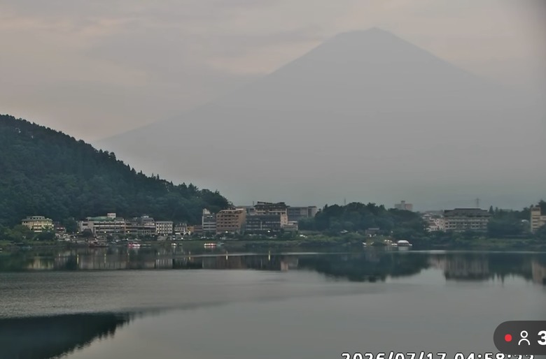 擱一擺雨中挑戰日本之顛-富士山