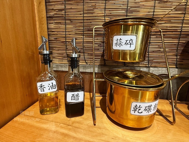 一炒一鍋雙重美味，單人也能品嚐鴛鴦鍋，冰淇淋、飲料、白飯吃到飽
