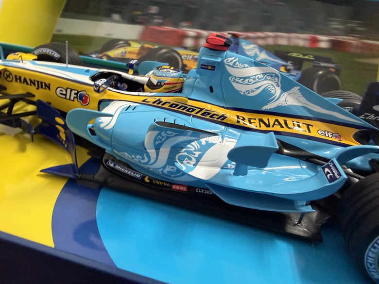 [開箱]F1 1/18 RENAULT R26 FERNANDO ALONSO 2006 CANADA GP