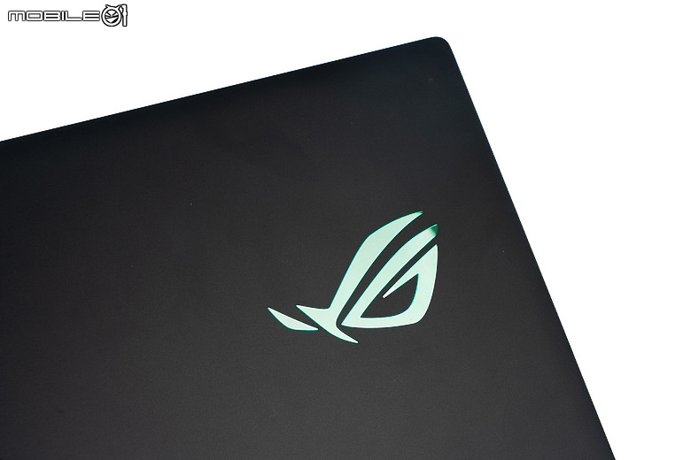ROG Strix SCAR 18 (2026) G835｜升級 4K 240Hz 面板、全規格攻頂，再創電競機皇新標竿！