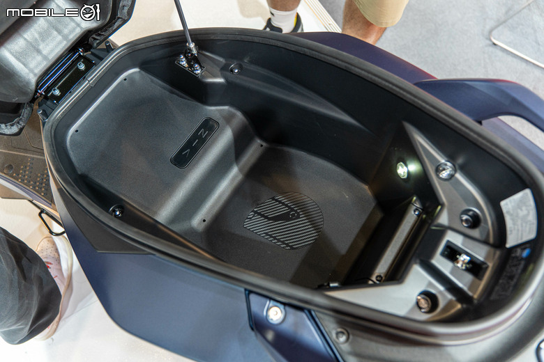 點我看大圖 KYMCO CV-X45 單缸多功能跨界車正式亮相,搭載PTM系統、TFT儀表、定速、加溫握把一次到位!